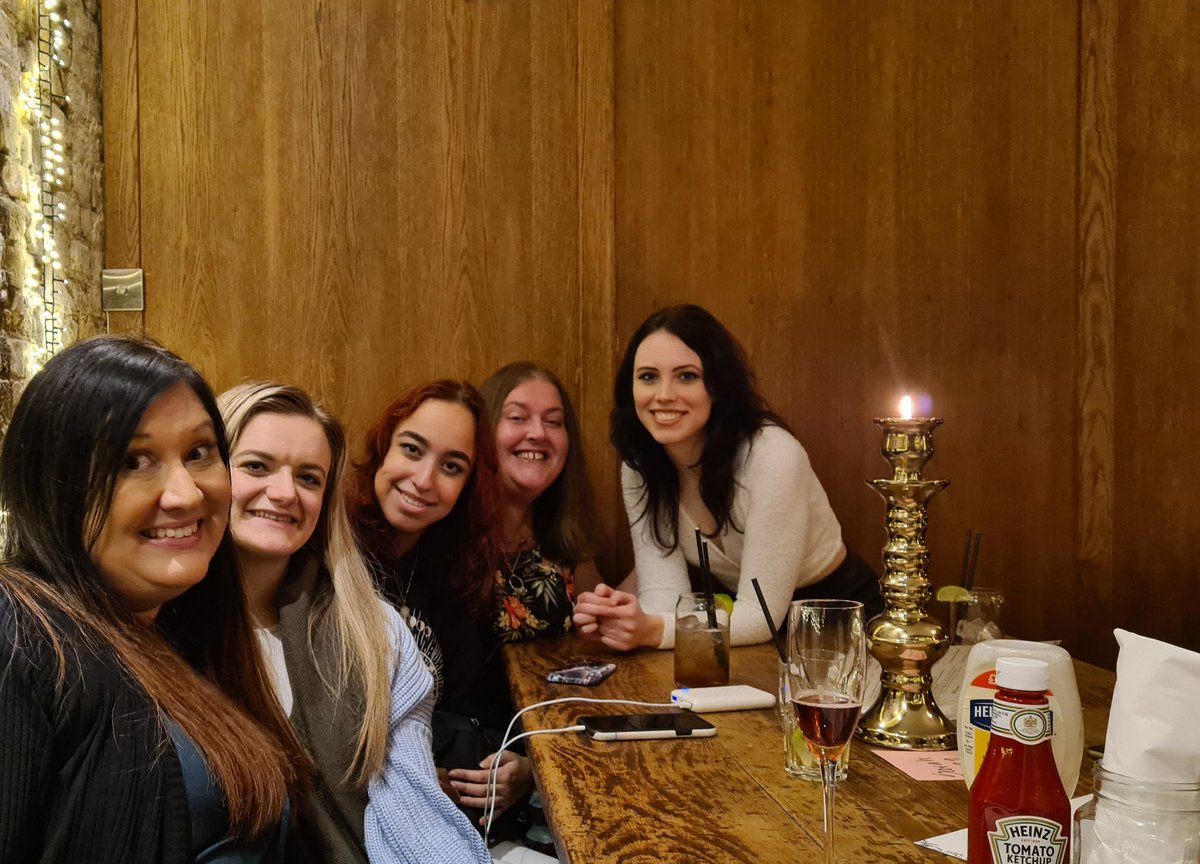 Beantin79's tweet photo. 21 lovely people having a lovely meal at The Rose between #VisionOfYou Revisioned shows! @SharonSextonIRE & @RealRobFowler ππ @BebeVarx @amy_thom403 @sharonsgrowls @_xx_lea_xx @comaweng @minleywoman @kyra1987 @PriddleSandra @awkwardhughope @SteveClaremarie @l0islane @samoz2000 https://t.co/rOcYraanCI