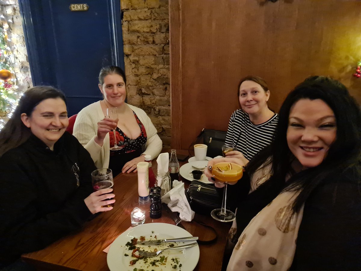 Beantin79's tweet photo. 21 lovely people having a lovely meal at The Rose between #VisionOfYou Revisioned shows! @SharonSextonIRE & @RealRobFowler ππ @BebeVarx @amy_thom403 @sharonsgrowls @_xx_lea_xx @comaweng @minleywoman @kyra1987 @PriddleSandra @awkwardhughope @SteveClaremarie @l0islane @samoz2000 https://t.co/rOcYraanCI