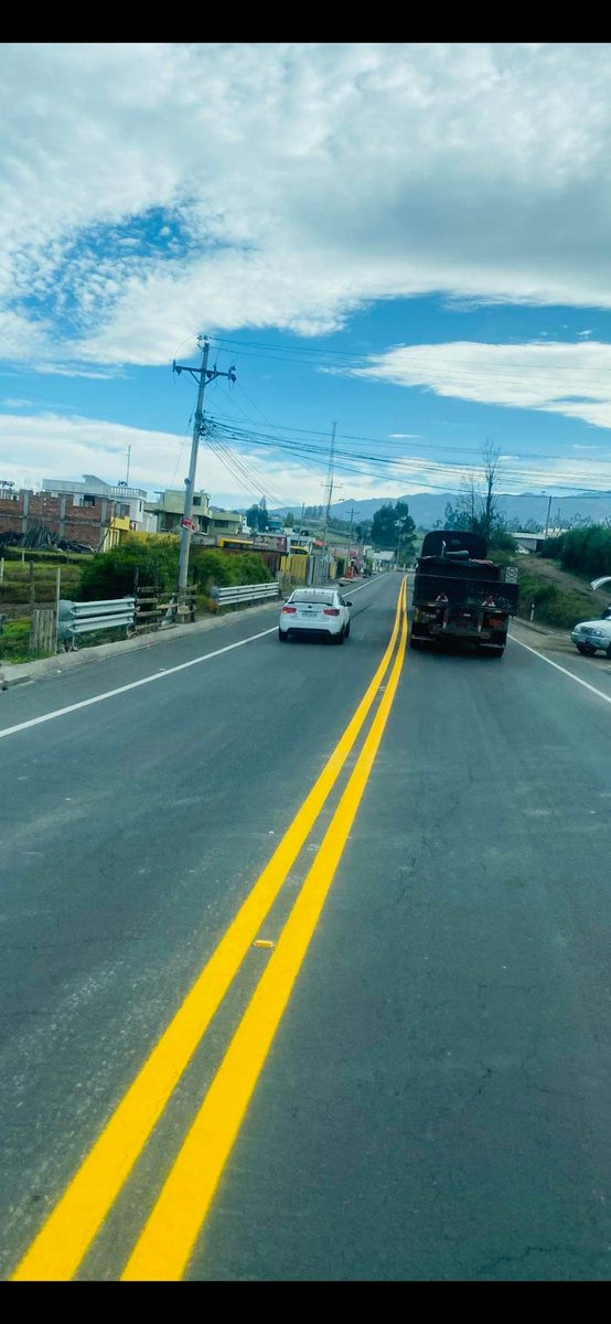 CulturaVialEC's tweet photo. #AnimalAlVolante demostrando tener 💩 en lugar de 🧠
#FelizDomingo https://t.co/XplU3dpm06