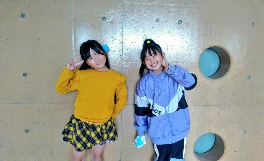 m19731206's tweet photo. いつも しずくと仲良くしている

同じ歳の
" のあチャン "✨

と、

歳はひとつ下なんですが、
頼りになりまくりの

いつも元気な
" ちひろﾁｬﾝ "✨

これからもよろしくね😃🎶

#アドバンス金沢 #アクターズスタジオ金沢校 #ACTD2 https://t.co/Z1LHCL6Zl3