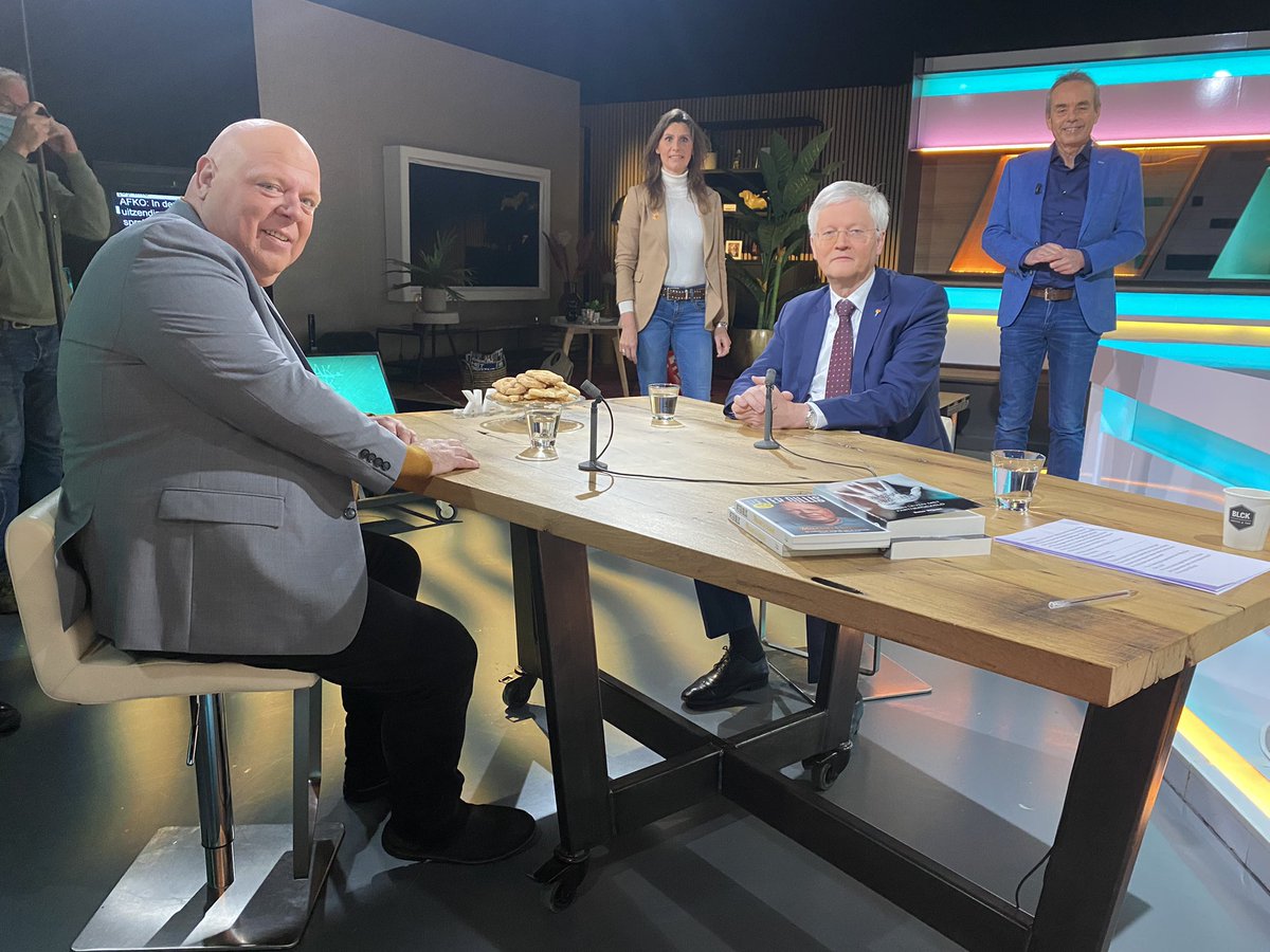 christelcontext's tweet image. Peter Gillis van #massaiskassa over z’n “kutjeugd” in Rijen. De Tilburgse burgemeester @TheoWeterings hoopt dat we het allemaal vol blijven houden en Ester Wijnen uit Den Bosch schreef een boek over de gewelddadige relatie die ze jarenlang verborgen hield. #kraak @omroepbrabant