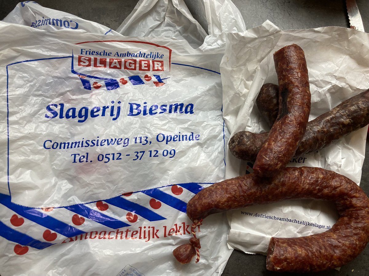 BoukeBo's tweet photo. Gisteren weer even in @provfryslan geweest. Altijd even langs slagerij Biesma voor heerlijke #fryske #drogeworst. Subliem qua smaak. Komt wel op vandaag! Iemand nog tips voor slager om volgende keer te bezoeken? https://t.co/eDj7pH4VEk