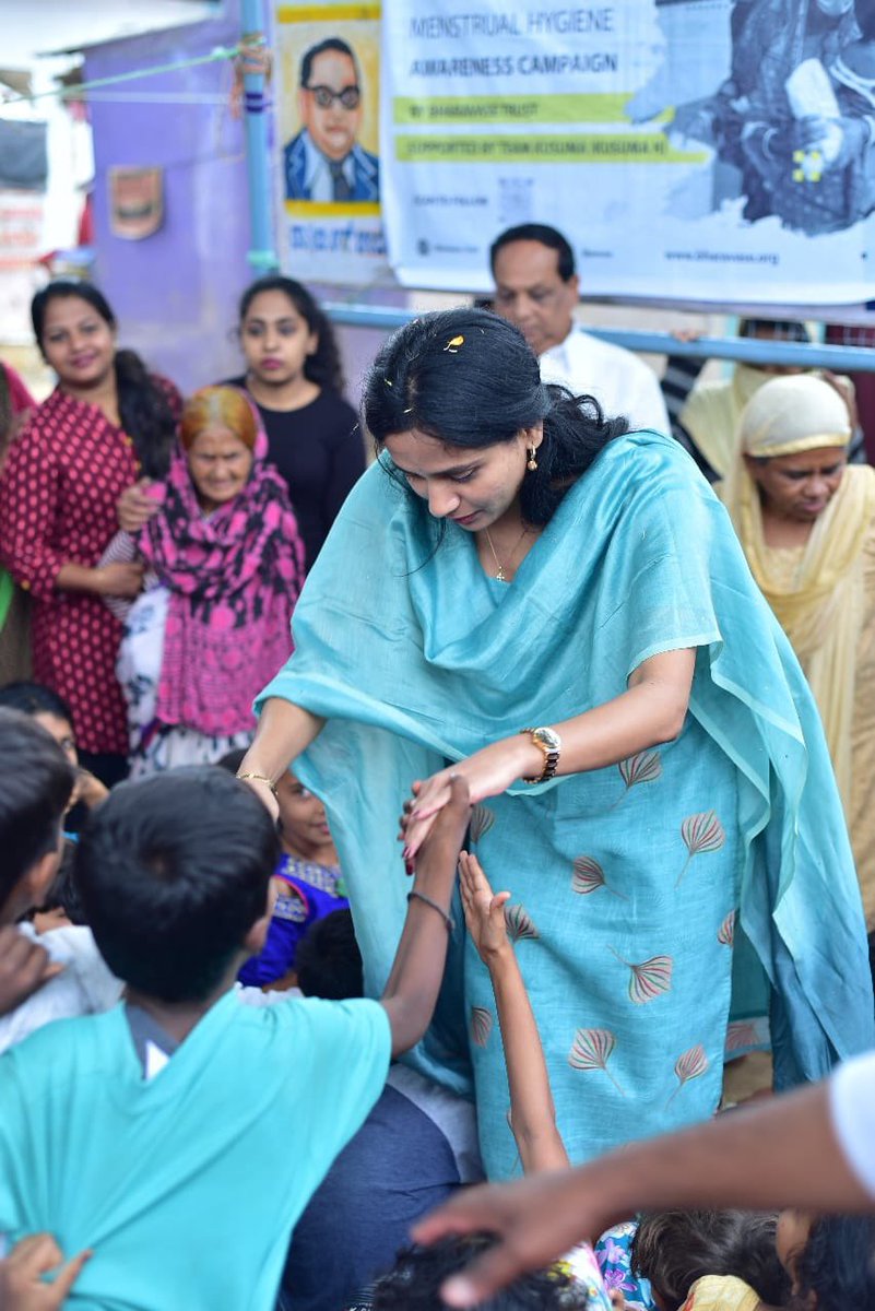 KusumaH_INC's tweet photo. ಉತ್ಸಾಹಿ ಯುವಸಮೂಹವಾದ ಭರವಸೆ ತಂಡದವರೊಂದಿಗೆ ಇಂದು ಲಕ್ಷ್ಮೀದೇವಿನಗರ ವಾರ್ಡಿನ ಹಾವಾಡಿಗರ ಕಾಲೋನಿಯ ಮಕ್ಕಳು ಹಾಗೂ ಮಹಿಳೆಯರಿಗೆ ಆರೋಗ್ಯ ಮತ್ತು ನೈರ್ಮಲ್ಯದ ಬಗ್ಗೆ ಅರಿವು ಮೂಡಿಸುವ ಕಾರ್ಯಕ್ರಮವನ್ನು ನಡೆಸಲಾಯಿತು.

ಕಾರ್ಯಕ್ರಮವನ್ನು ಯಶಸ್ವಿಯಾಗಿ ನಡೆಸಿಕೊಟ್ಟ ಭರವಸೆ ತಂಡಕ್ಕೆ ಹಾಗೂ ಸಹಕರಿಸಿದ ಕಾಲೋನಿಯ ನಿವಾಸಿಗಳಿಗೆ ಧನ್ಯವಾದಗಳು. https://t.co/cEvHR3xtar