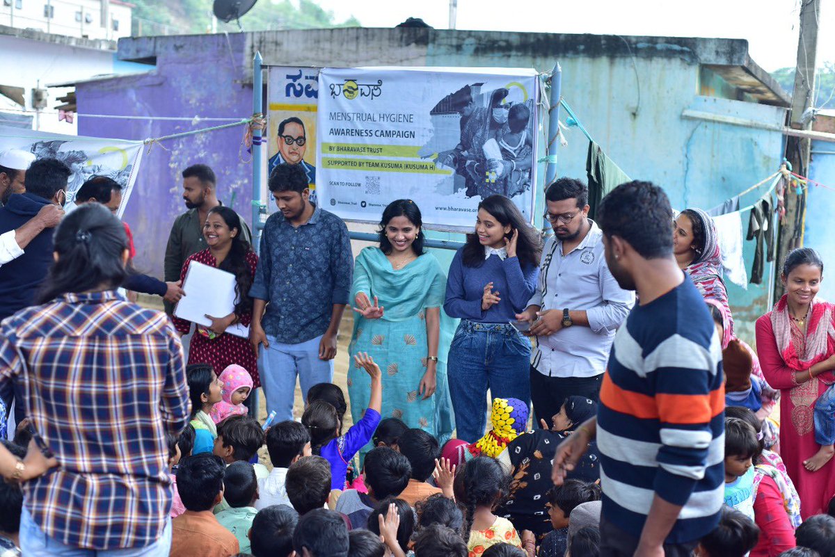 KusumaH_INC's tweet photo. ಉತ್ಸಾಹಿ ಯುವಸಮೂಹವಾದ ಭರವಸೆ ತಂಡದವರೊಂದಿಗೆ ಇಂದು ಲಕ್ಷ್ಮೀದೇವಿನಗರ ವಾರ್ಡಿನ ಹಾವಾಡಿಗರ ಕಾಲೋನಿಯ ಮಕ್ಕಳು ಹಾಗೂ ಮಹಿಳೆಯರಿಗೆ ಆರೋಗ್ಯ ಮತ್ತು ನೈರ್ಮಲ್ಯದ ಬಗ್ಗೆ ಅರಿವು ಮೂಡಿಸುವ ಕಾರ್ಯಕ್ರಮವನ್ನು ನಡೆಸಲಾಯಿತು.

ಕಾರ್ಯಕ್ರಮವನ್ನು ಯಶಸ್ವಿಯಾಗಿ ನಡೆಸಿಕೊಟ್ಟ ಭರವಸೆ ತಂಡಕ್ಕೆ ಹಾಗೂ ಸಹಕರಿಸಿದ ಕಾಲೋನಿಯ ನಿವಾಸಿಗಳಿಗೆ ಧನ್ಯವಾದಗಳು. https://t.co/cEvHR3xtar