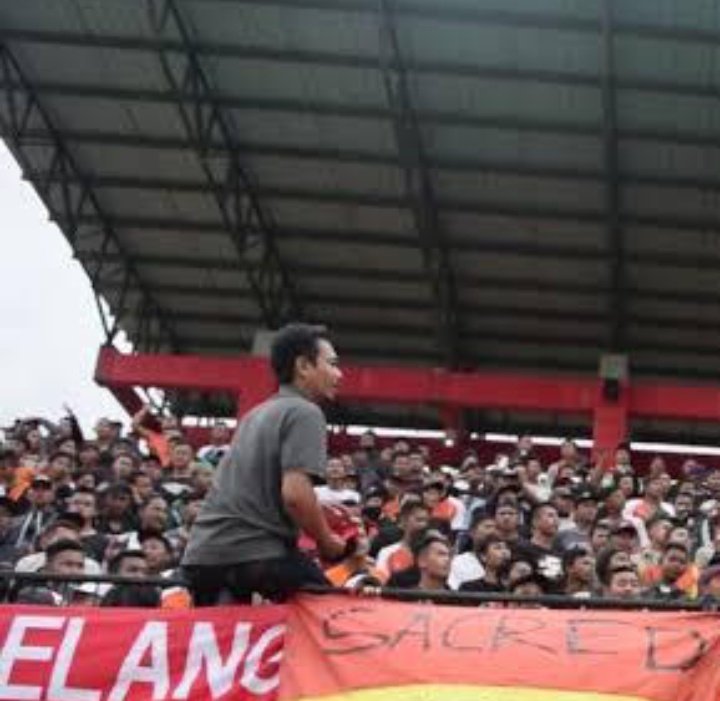 ultras_1919's tweet photo. Lahumul, alfatihah... Cak. https://t.co/LnvJfjQdOl