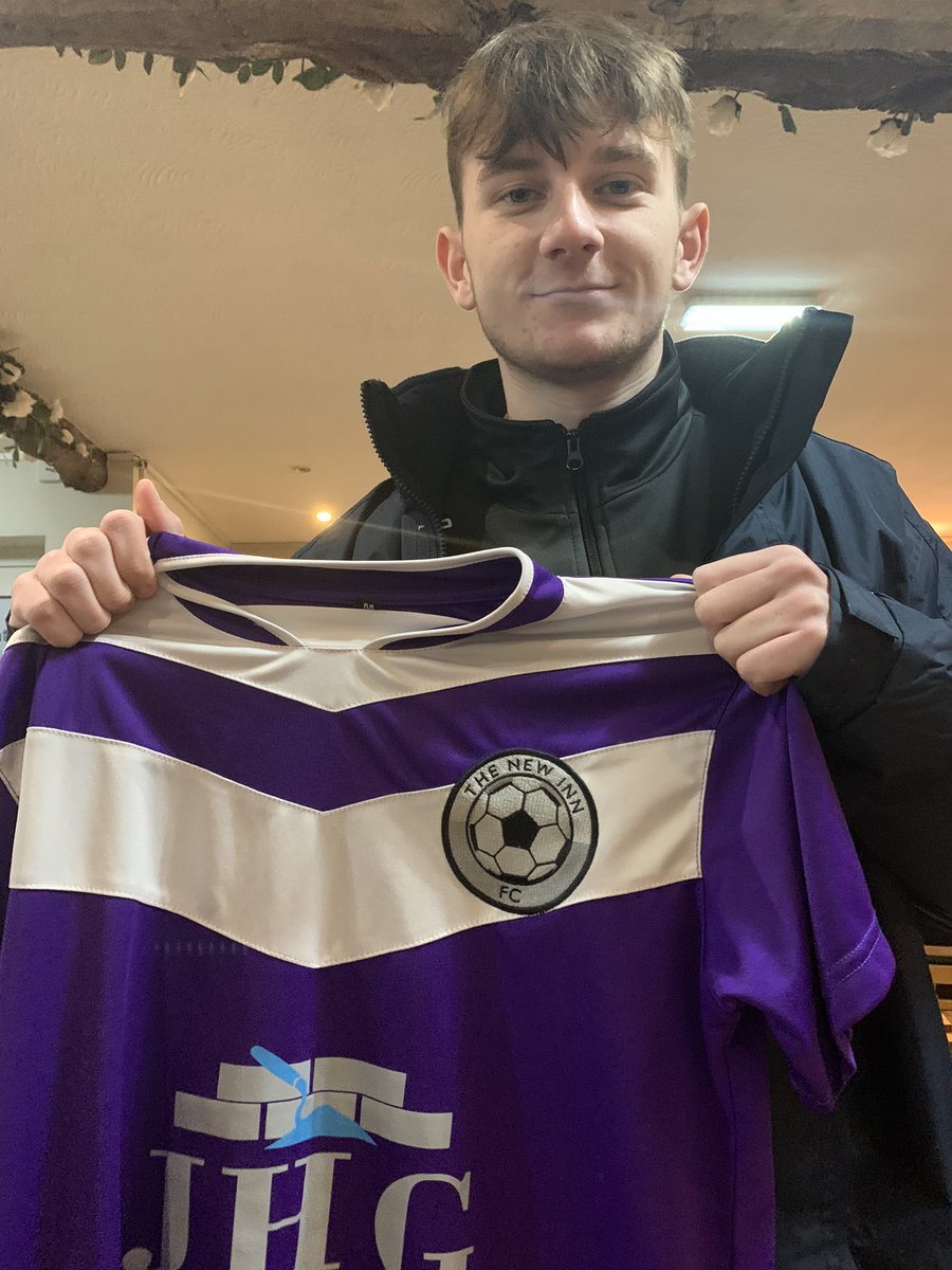 NewInnWomFC's tweet photo. MEET THE PLAYERS‼️

This is @chadowithAj aka Chad, RAF boy, bean head and the one pint wonder.

Loves a bottle of sol, a fishing trip with uncle bryn and running for no reason. Hates spending money in the pub. 

Big up Jack⚽️ https://t.co/bAfxZRVwUR