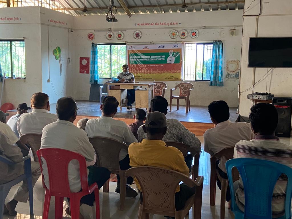 DmValsad's tweet photo. Today FPO Valsad Agro Producer Company limited Umbergaoun Block Valsad District Training Farmers.
@dintya15 
@PrabalSingh150 
@CSCGujarat 
@collectorvalsad 
@InfoValsadGoG 
@DDO_VALSAD 
@CscValsad https://t.co/7dvGjF2GXM