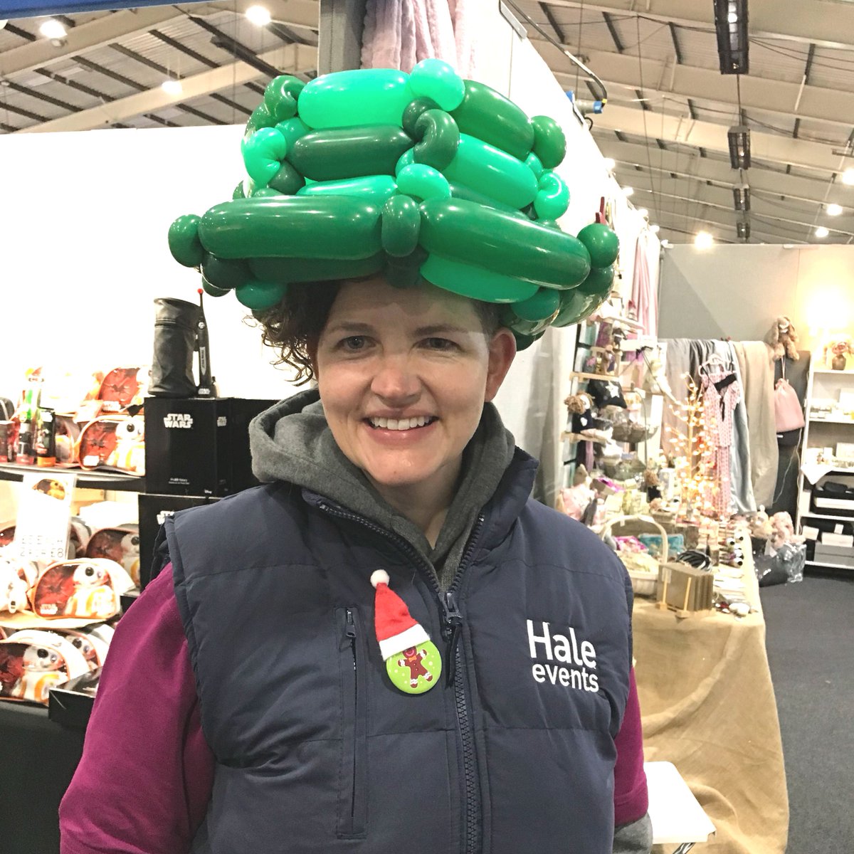 Just a few hours of Christmas Shopping left! Don't forget we have free face painting today, and also free balloon models from Sicromagic - happy kids make shopping much easier! :)