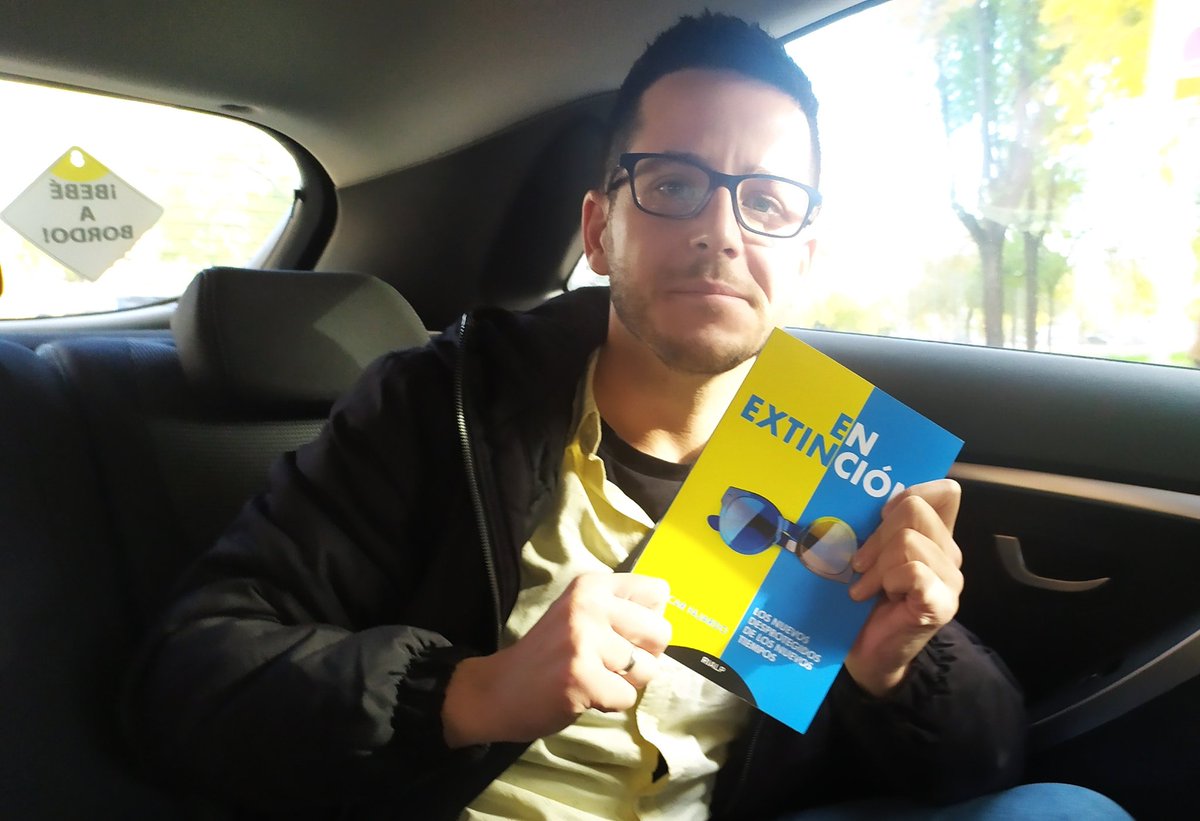 Marcos25254946's tweet photo. ¡Ya tengo "En extinción"! ¡Qué ganas de ponerme a leer! @scarFajardoRod1 https://t.co/VTq1vNvgX1