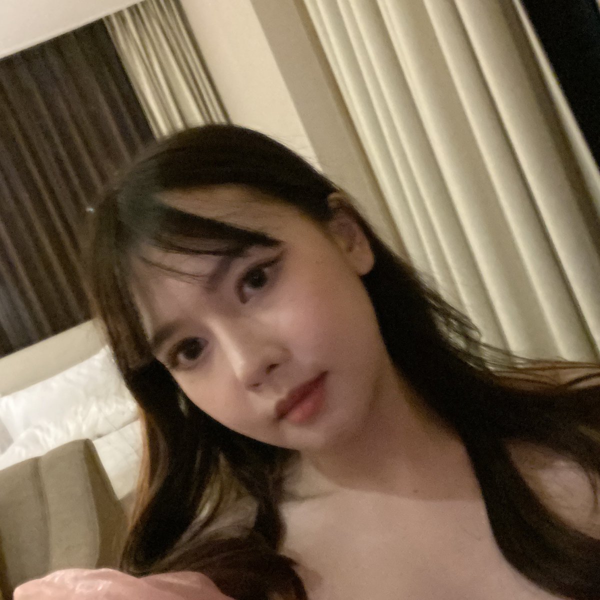 adearabitty's tweet photo. เวลาไปที่อื่นก็จะพกไปนี่ไปตลอดเลยอ่ะ มันพกพาง่ายดี เอาไว้เปิดแต่งหน้า ถ่ายของ ถ่ายรูป เซลฟี่ได้หมด มีแบตในตัวเลย ปรับได้ว่าเอาแสงส้มหรือฟ้าแค่ไหน ความสว่างเลเวลไหน เดะรีวิวในเธรดฮับ https://t.co/VePgzzO2Uw