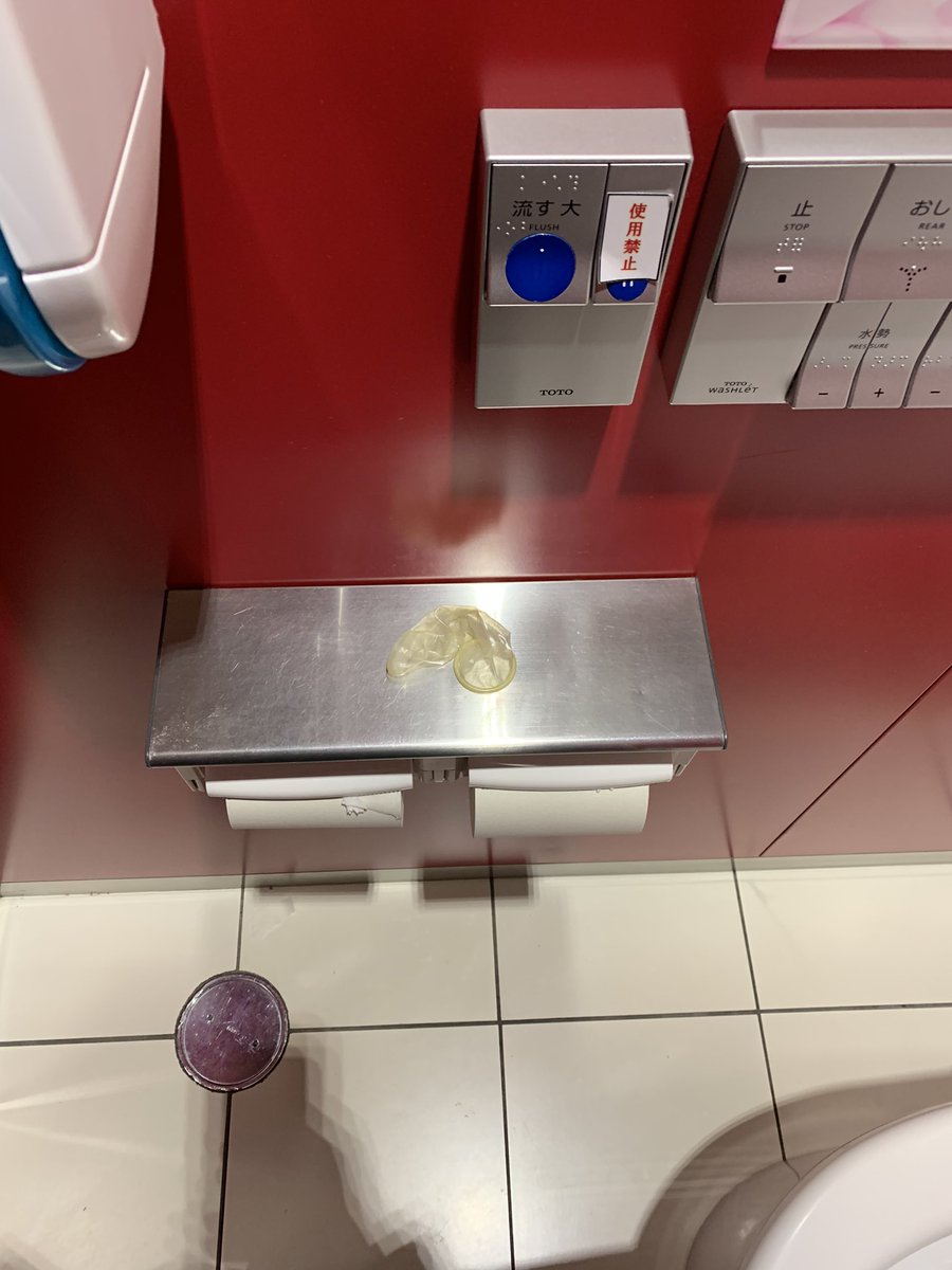 qrq9c's tweet photo. パチ屋のトイレでなにしとんねん https://t.co/PXz1y7Skhd