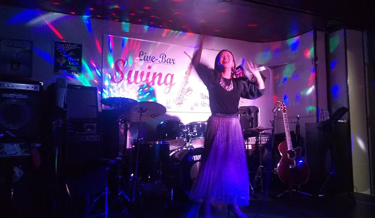 LIVE65329349's tweet photo. @0725SATomi 宇都宮 #Swing2 ライブお疲れ様でした。
はちきれんばかりの笑顔と元気な歌に癒やされました。
ラスト・ソングの、#ともだち のライティングも、里美さんの後ろ花火みたいで良かった良かったよ。 https://t.co/3LkprMKh3L