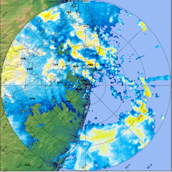 ChennaiRains's tweet photo. Convergence off #Chennai &amp; temporary Vortex like feature intensifying #Rains as they bands come closer to Chennai. Fresh bands about 60 SE of Chennai will reach southern suburbs by around 8 PM. Hopefully the last batch of storms before some respite.  #COMK #ChennaiRains2021 https://t.co/aH8jVKqNg0