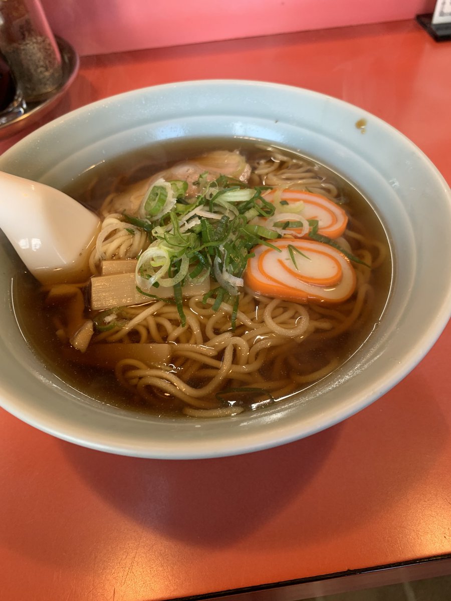 panda_puchin's tweet photo. 金石街道沿いにあるお店
平日は夜だけの営業ですが、日曜日だけお昼も営業しているので、お昼に訪問
とにかく安くて美味い！
ラーメン400円、焼き飯350円オムライス円500円と近年ではありえない値段
どれも最高に美味しかった
＃金沢
＃ラーメン https://t.co/2zxfomRQZ4