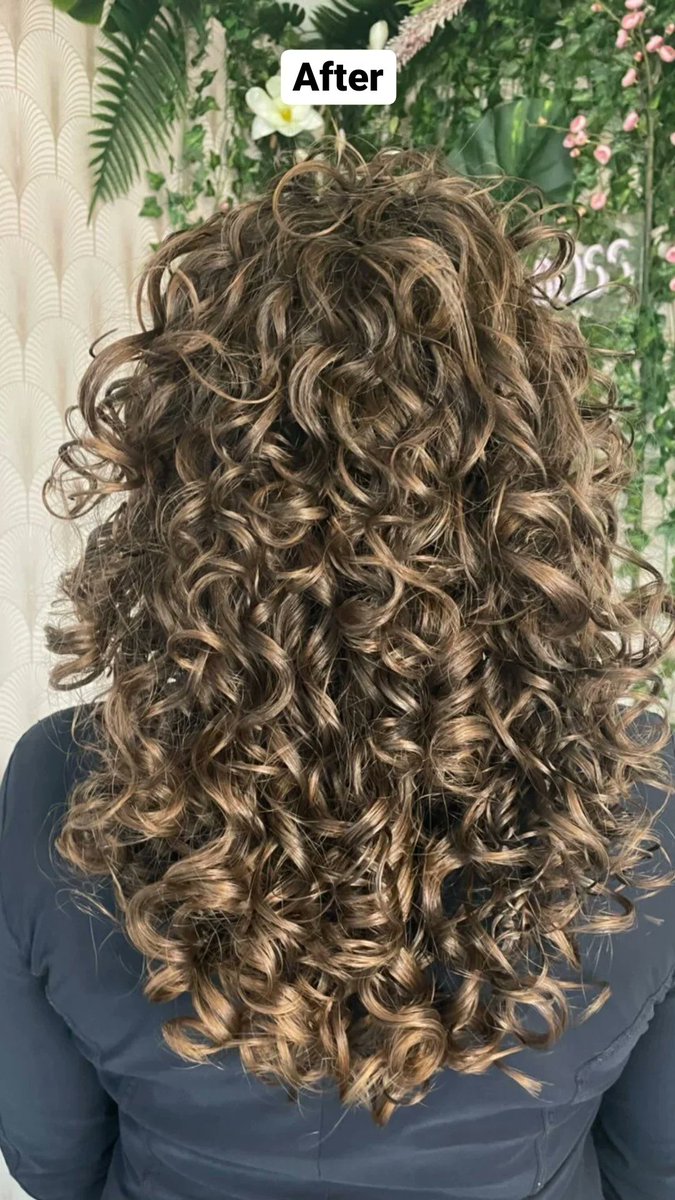 Sarutule's tweet photo. If you have curly hair and are based in the Netherlands, I really recommend this hair salon :chefskiss: https://t.co/VGFfLk8rHS
#curlyhair #cgmethod https://t.co/nlduonwscT