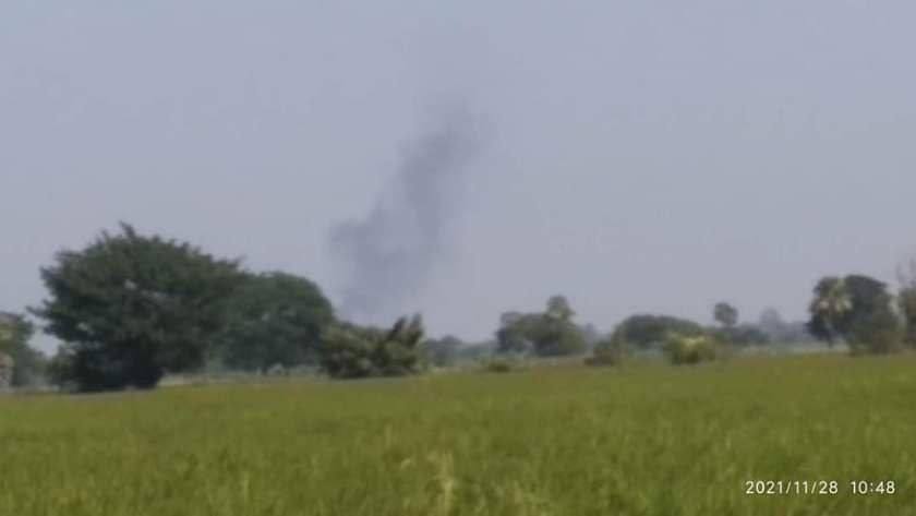 After Airstrikes on Nov 27,SAC Burned Down motorcycles again in Depayin Tsp on Nov 28. Thousands of villagers from at least 10 villages in Depayin Tsp have been Displaced by SAC' violence. #WhatsHappeningInMyanmar  #NoFlyZoneInMyanmar