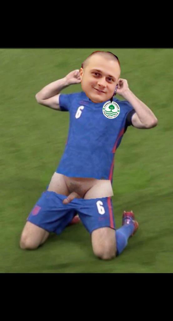 CAN YOU HEAR THE ROVERS SING 🎶 
<a href="/Charlie_Newman/">CharlieNewman</a> CANT HEAR A F*****G THING!!