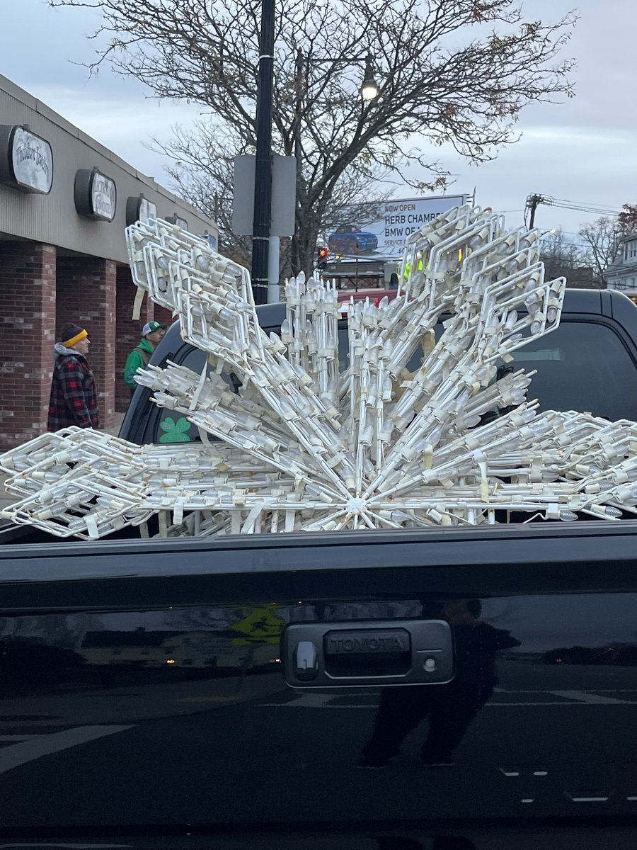 Out with volunteers this cold morning hanging the Centre St lights in #westroxbury- remember to #shopsmall #shopsmallbusiness <a href="/WRMS/">West Roxbury Main Streets (WRMS)</a> special thanks to my volunteers and <a href="/TeamSullyMac/">Team SullyMac</a> for once again stepping up with trucks and drivers #bospoli #mapoli