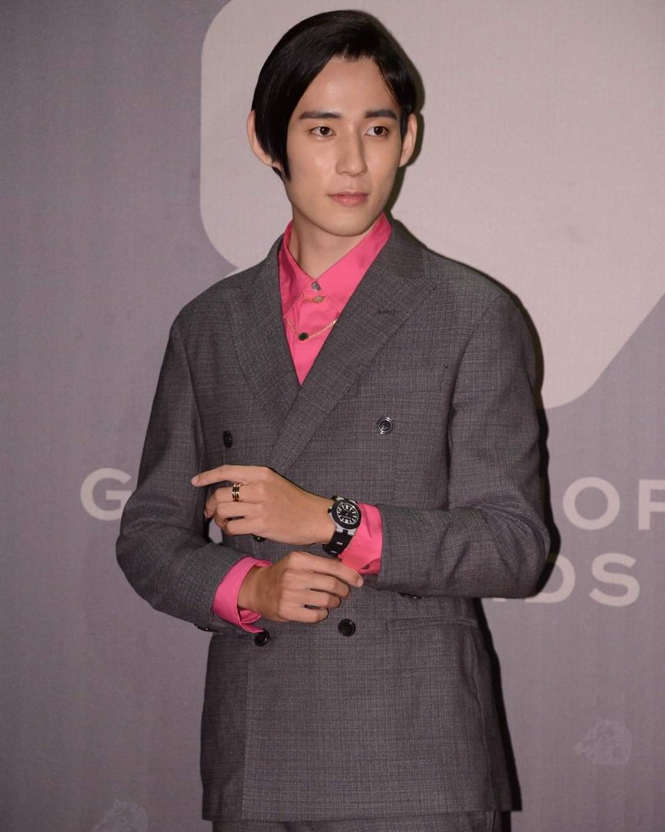 _HIStoryTH's tweet photo. มาต่อกันที่คุณชายฮ่าวคนพี่กับbackdropของงานประกาศรางวัลม้าทองคำ ในคอสตูมหน้าหนาว เชิ้ตชมพูกับสูทสีเทาเข้ม และทรงผมใหม่...
📷Taiker
🌷ติดตามเจค:
FB: 徐鈞浩 Jake Hsu
IG: jakehaw1230
#徐鈞浩 #JakeHsu #HIStory3Trapped #HIStory3圈套 #JakeHsuTH #HIStoryTH https://t.co/SiAOw3wwsx