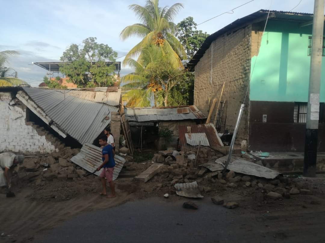 cafedelobos_web's tweet photo. #Terremoto de magnitud 7.5 en Amazonas, Yurimaguas y provincias de la selva. Muchos ciudadanos afectados por el #Sismo. 
Es tiempo de unirnos y que el presidente @PedroCastilloTe vaya a las zonas damnificadas, alejándose del circo político del congreso.
#Temblor 
@loboliterario1 https://t.co/WSuqtKhSPh