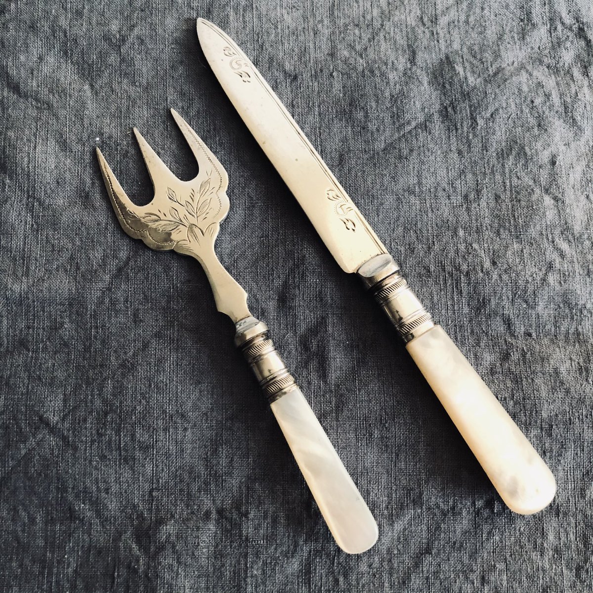 InfoAffair's tweet photo. Just added some Victorian silver plate pieces to our Etsy Shop £14 each and Free delivery ends today. 
See link in bio for Our @Etsy shop 🙌✨🎁

#cakeknife #etsyuk #etsyseller #silvercutlery #breadfork #cheeseboardaccessories #antiques #antiquesilver #antiquecutlery https://t.co/Mcb6YjYM36