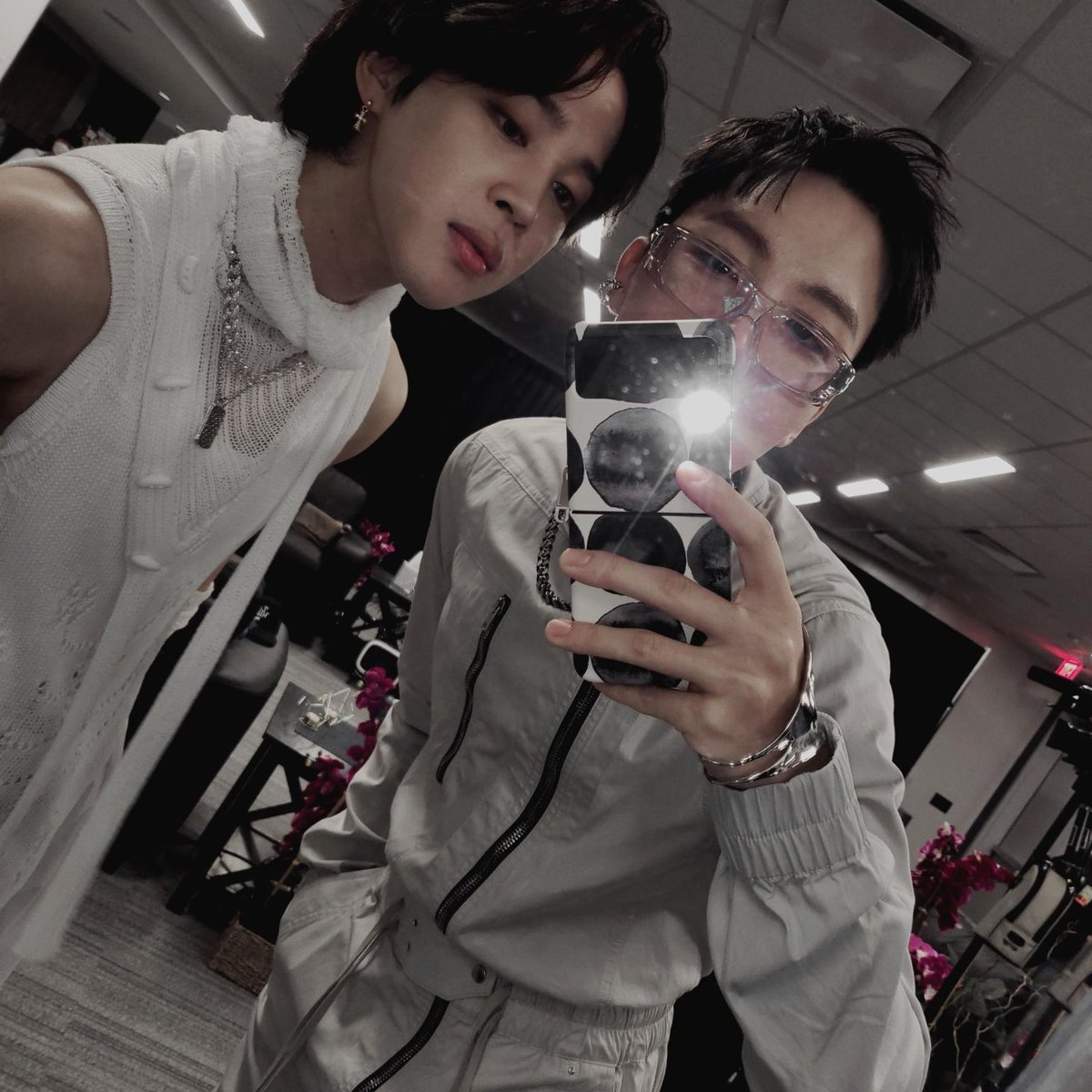 BTS_twt_JHOSEOK's tweet photo. See u tomorrow 😘 https://t.co/Qd6OWLFiBk