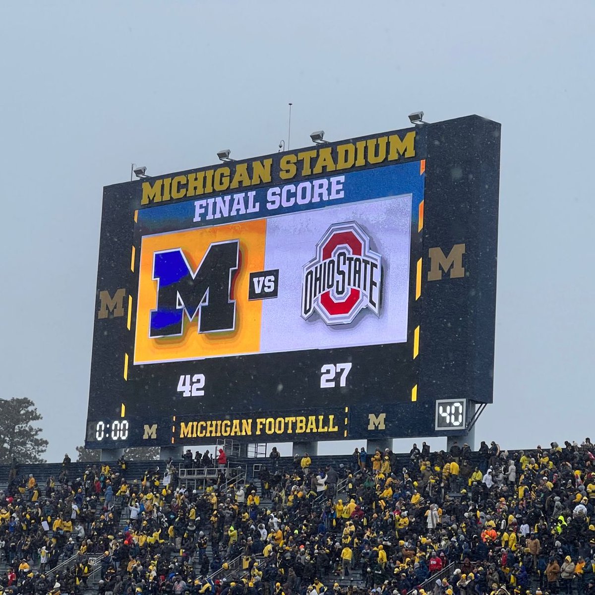 CCCConnolly's tweet photo. Great team. Great school. Go blue! https://t.co/5odb0ugdua