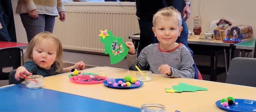 Christmas crafts at Cafe Church this morning 🎄(First Sunday in Advent) 🕯