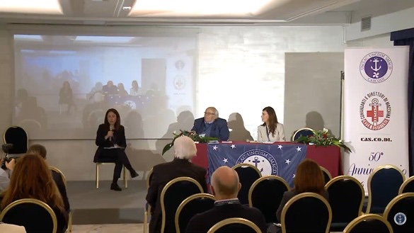 Confitarma1's tweet photo. Un mare in rosa: Luca Sisto dg @Confitarma1 parla al Convegno #USCLAC di opportunità per donne e uomini nel mondo del Mare se torneremo ad essere un paese marittimo. Esther Marchetti: diamo centralità all’occupazione femminile nello #shipping https://t.co/N8ir2xAnRS