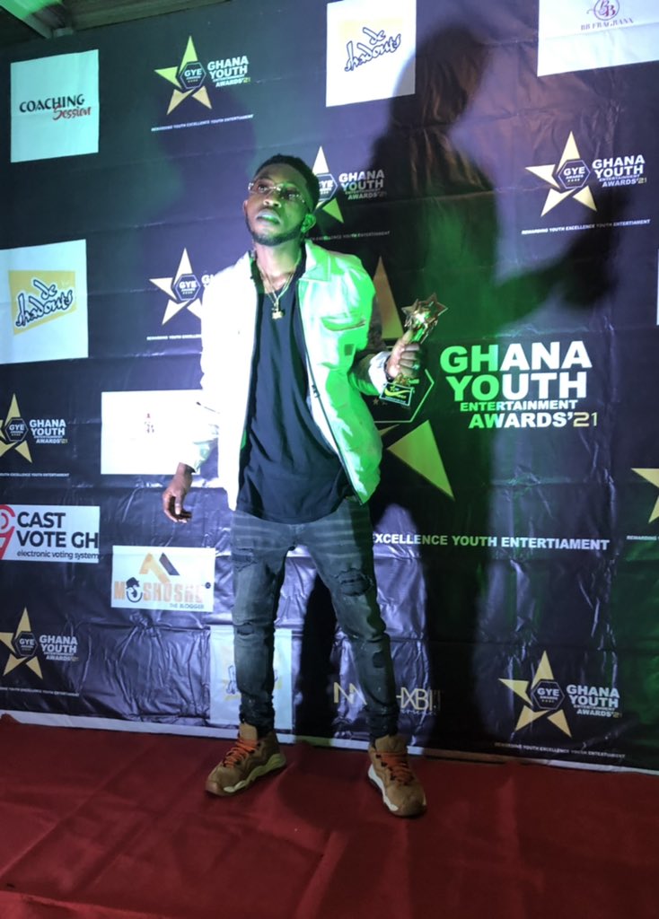 elitamakloe1's tweet photo. Congrats 🎉 to us Family 
AKESISEM won an award last night 
GHANA YOUTH ENTERTAINMENT AWARDS 
#BestRapperOfTheYear 🏆
My artist make me proud 🎉
Share now 🚀
@lifeof Akesisem
#SBB #HIGHSTAR🙏🏽 https://t.co/HVHvZW4vGg