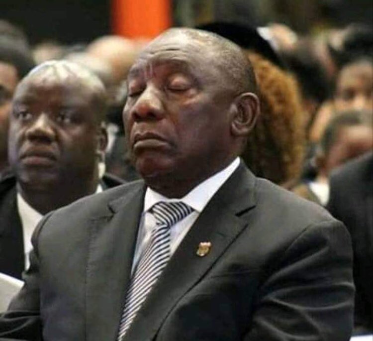 Zwely10111's tweet photo. @PresidencyZA Yerr another lockdown coming 🤦♂️🤦♂️
#Notolockdown https://t.co/gbjiS2UE2s