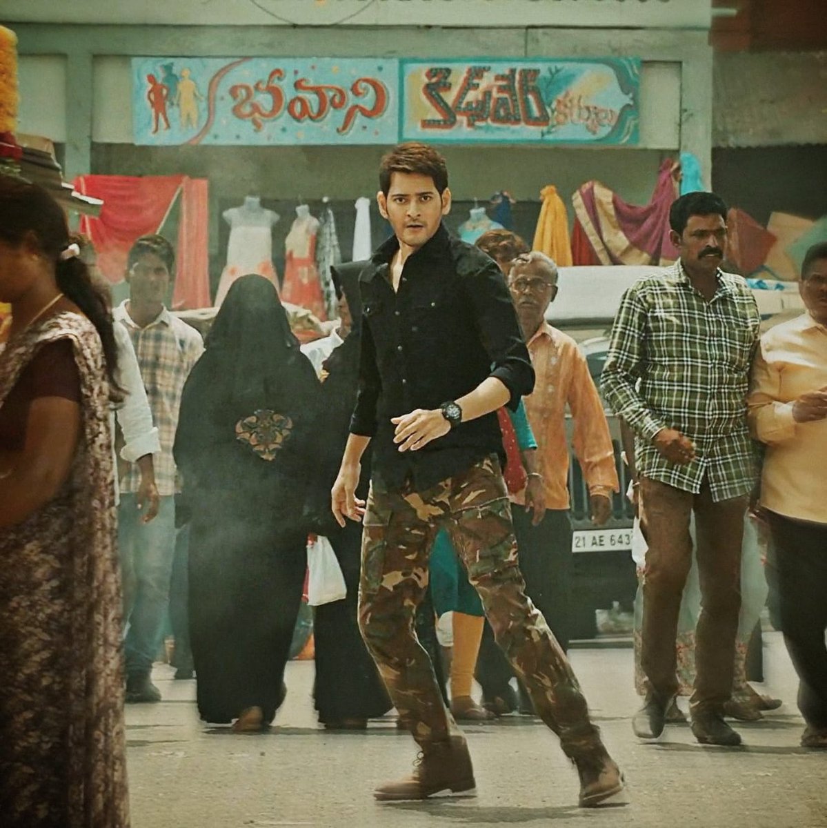 RuthvikDhfm's tweet photo. Ee cut out 

50 rts possible ah 🥺❤

@urstrulyMahesh 🔥❤🥺

#42YearsForSSMBReignInTFI https://t.co/PxgXBruWCz