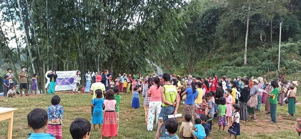 Joint forces of WWF, BWU and KNWO in Karenni state held #ForeverWhiteRibbon campaign to stop all violences against women of all ages.  #POSCO_StopSponsoringSAC #Nov28Coup    #WhatsHappeningInMyanmar