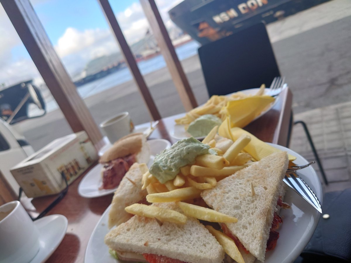 surffuki's tweet photo. 食べてばっかり
in カナリア諸島 https://t.co/76nMsg4VXW