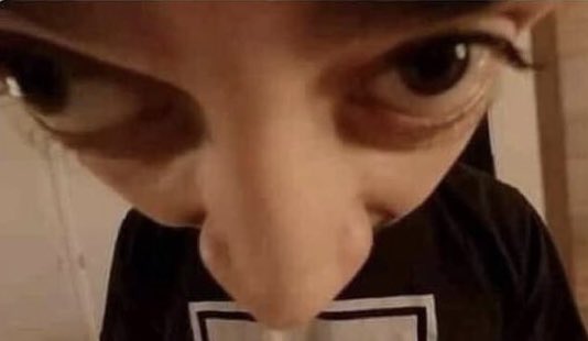 « Ne rentre pas chez toi ce soir, ma puce reste avec moi ce soir 🎶 »