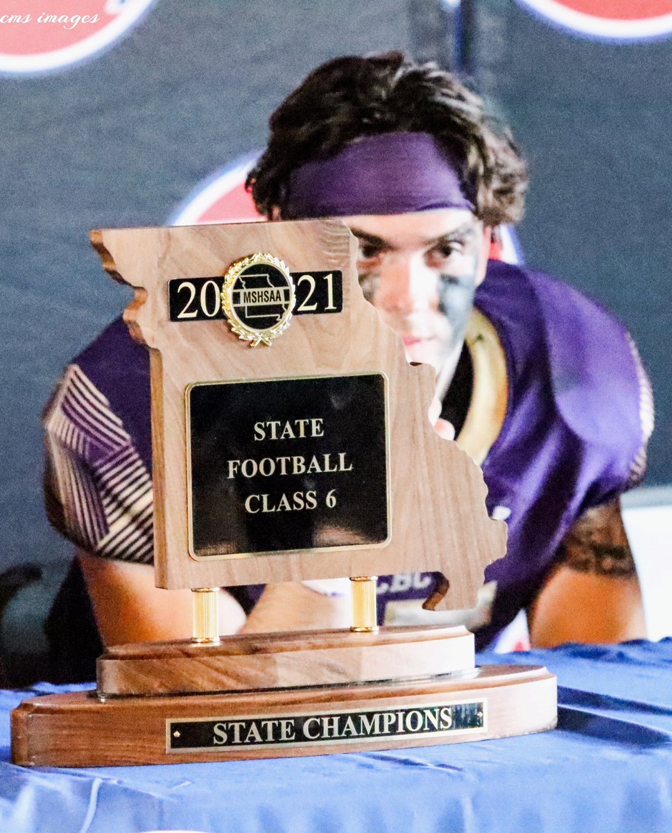 ChrisSchmitz168's tweet photo. Good morning to the newest resident at 1850 De La Salle Drive-Welcome Home🏡 @CBCFootball @CBCHighSchool @cbccadets @MSHSAAOrg #BeABrick🧱  #ShowMeBowl21 #Brothers #cadetpride #cmsimages📸 https://t.co/Zrk4ov0Y2D