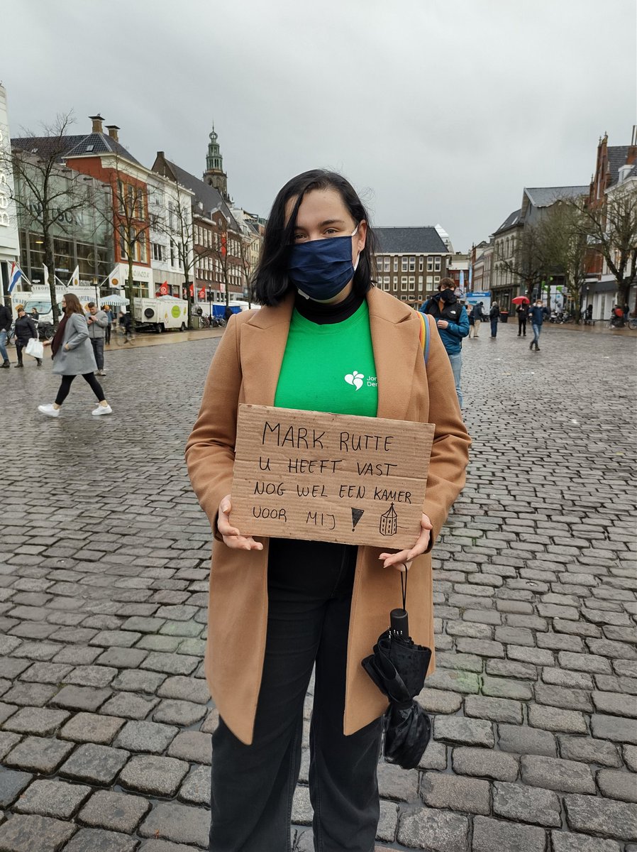 D66Groningen's tweet photo. Bij de #woonstrijd met de @JD_Groningen 📣 Voor meer betaalbare woningen, voor woningen voor iedereen 💚

Goed geregeld door de organisatie. Op 1,5 meter afstand, met mondkapjes en natuurlijk buiten 👏

#woonstrijd #woonprotest #d66 #d66groningen https://t.co/UPYolpwzle