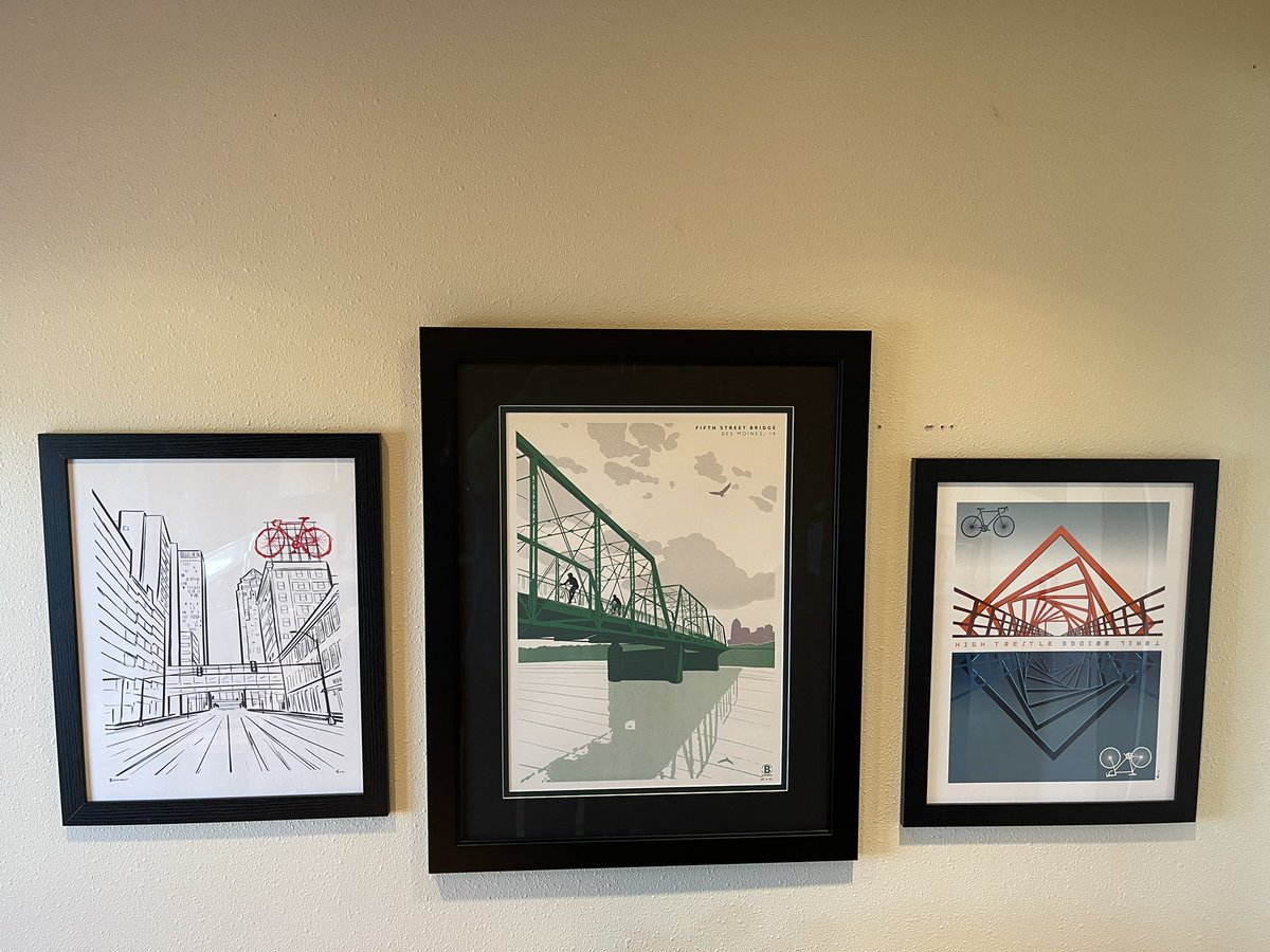 ThirstyPigs's tweet photo. Thanks Francesca for the new art to balance out and #supportingsmallbusinesses @bozzprints #valleyjunction #westdesmoines #dsmusa #bikeart https://t.co/lz39mofEGo