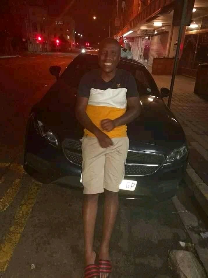 thuto_nomandla's tweet photo. Can u guys in Soweto, vaal and heilbron plz help us find this soul! It's been a week now and we are worried...pliz tog. His name is Lehobo Sebotsa... please find my uncle. Please retweet🙏🏽🙏🏽🙏🏽😥 https://t.co/zsRsavh2F8