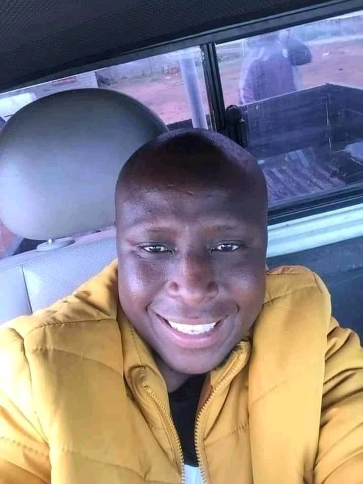 thuto_nomandla's tweet photo. Can u guys in Soweto, vaal and heilbron plz help us find this soul! It's been a week now and we are worried...pliz tog. His name is Lehobo Sebotsa... please find my uncle. Please retweet🙏🏽🙏🏽🙏🏽😥 https://t.co/zsRsavh2F8