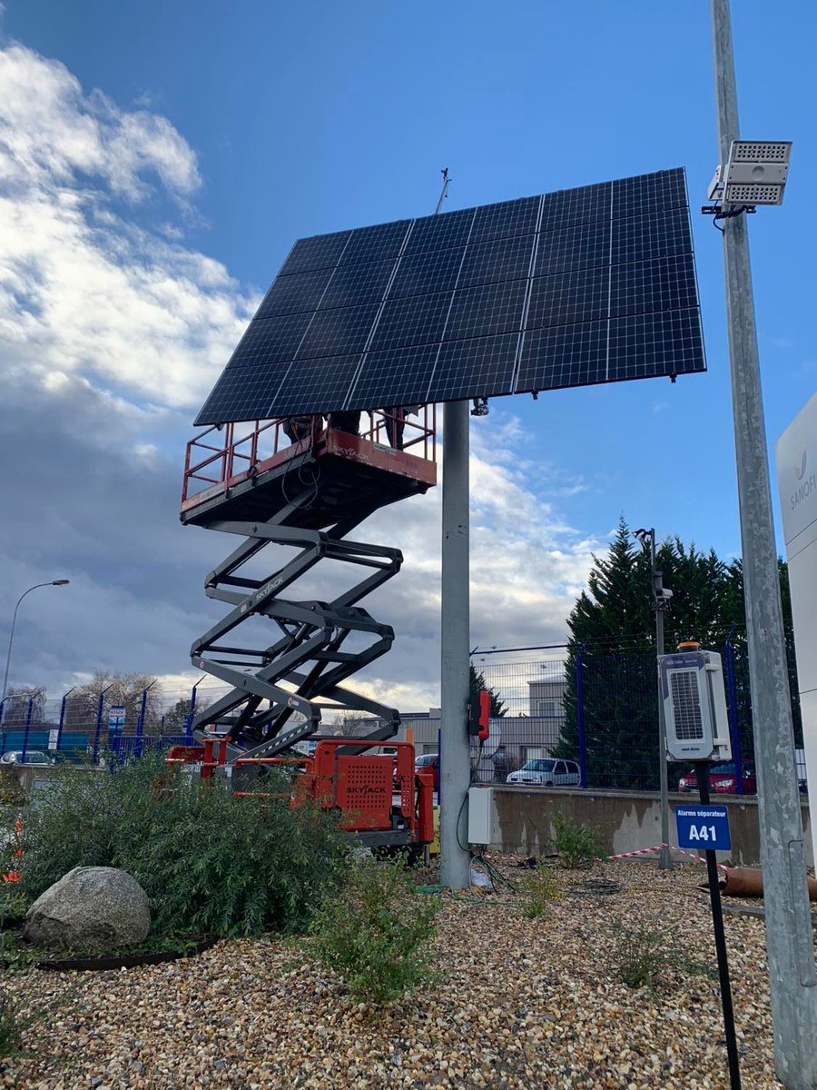 DACQUAIT's tweet photo. Tracker solaire LTE 12 modules solaires de 375 Watts https://t.co/jIXSlvvTyD