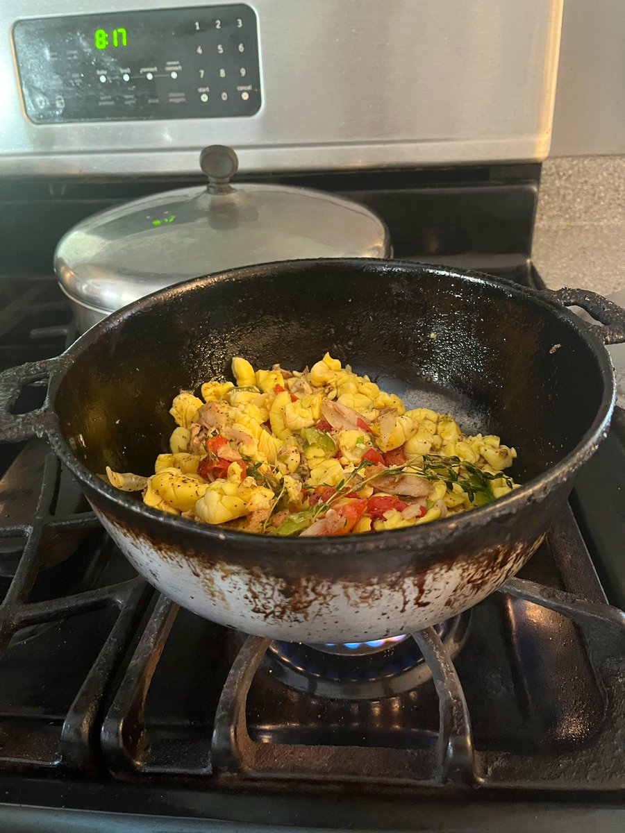 marciaforbes's tweet photo. Real #Jamaican #Dutchpot never looks freshly scrubbed but the food prepared in it OMG!!!
#AckeeAndSaltfish #JohnnyCake aka, #FriedDumpling #FriedBammy Jamaican #Sunday #Breakfast #Food https://t.co/MfuPOr3Tkz