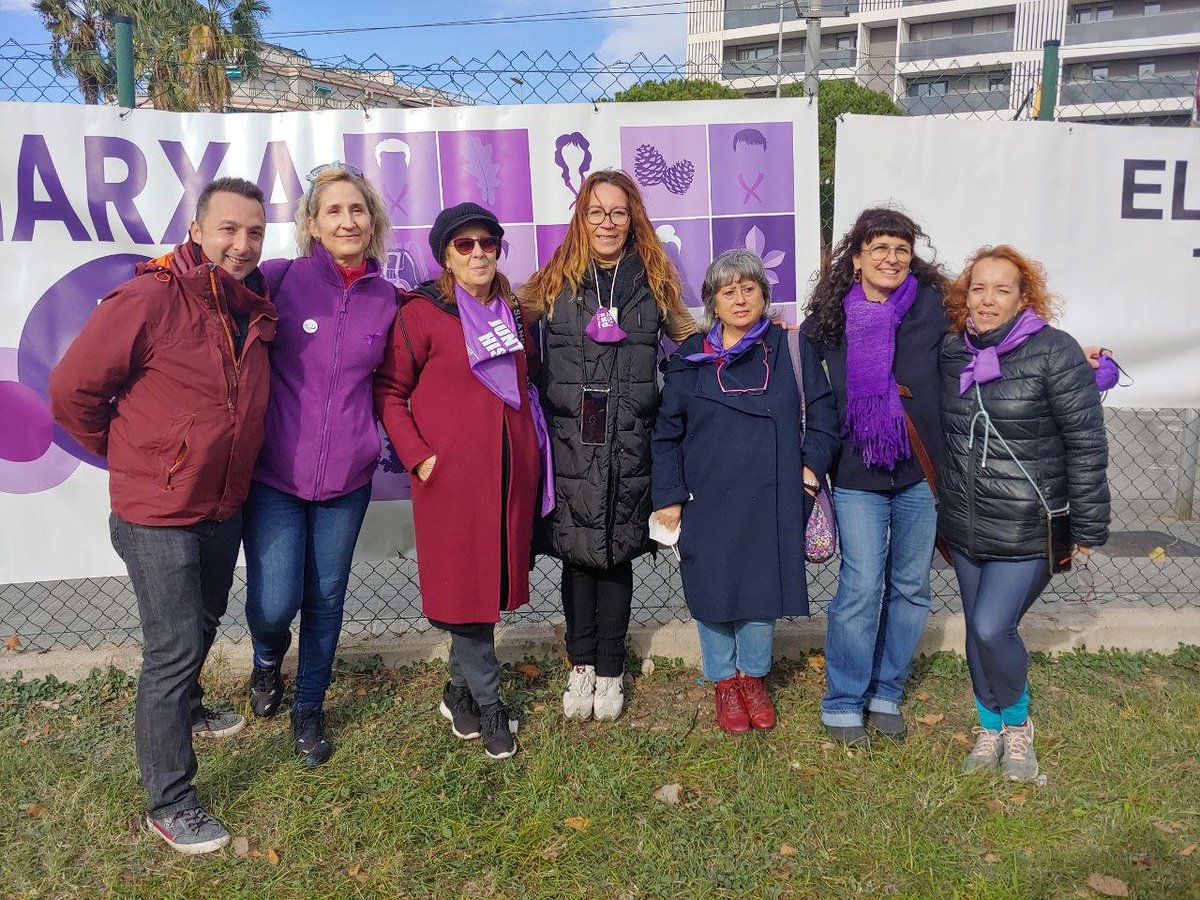 PodemCornella's tweet photo. Des de #Cornellà amb les companyes de Podemos del #BaixLlobregat en la XVIII marxa del BaixLl. Contra la violéncia masclista. 
#25npactofeminista https://t.co/5tnqtpGGis