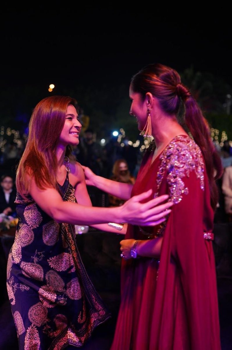 PDC747's tweet photo. Ayesha Omar, Sania Mirza and Shoaib Malik Spotted at the fragrance launch of Smash SaniaMirza and AllRounder ShoaibMalik By J.
#JdotLoveIsInTheAir #SmashSaniaMirza #AllRounderShoaibMalik #TakellPR #Loveisintheair #Happeningnow #JdotFragrances https://t.co/Vb255zoOrw