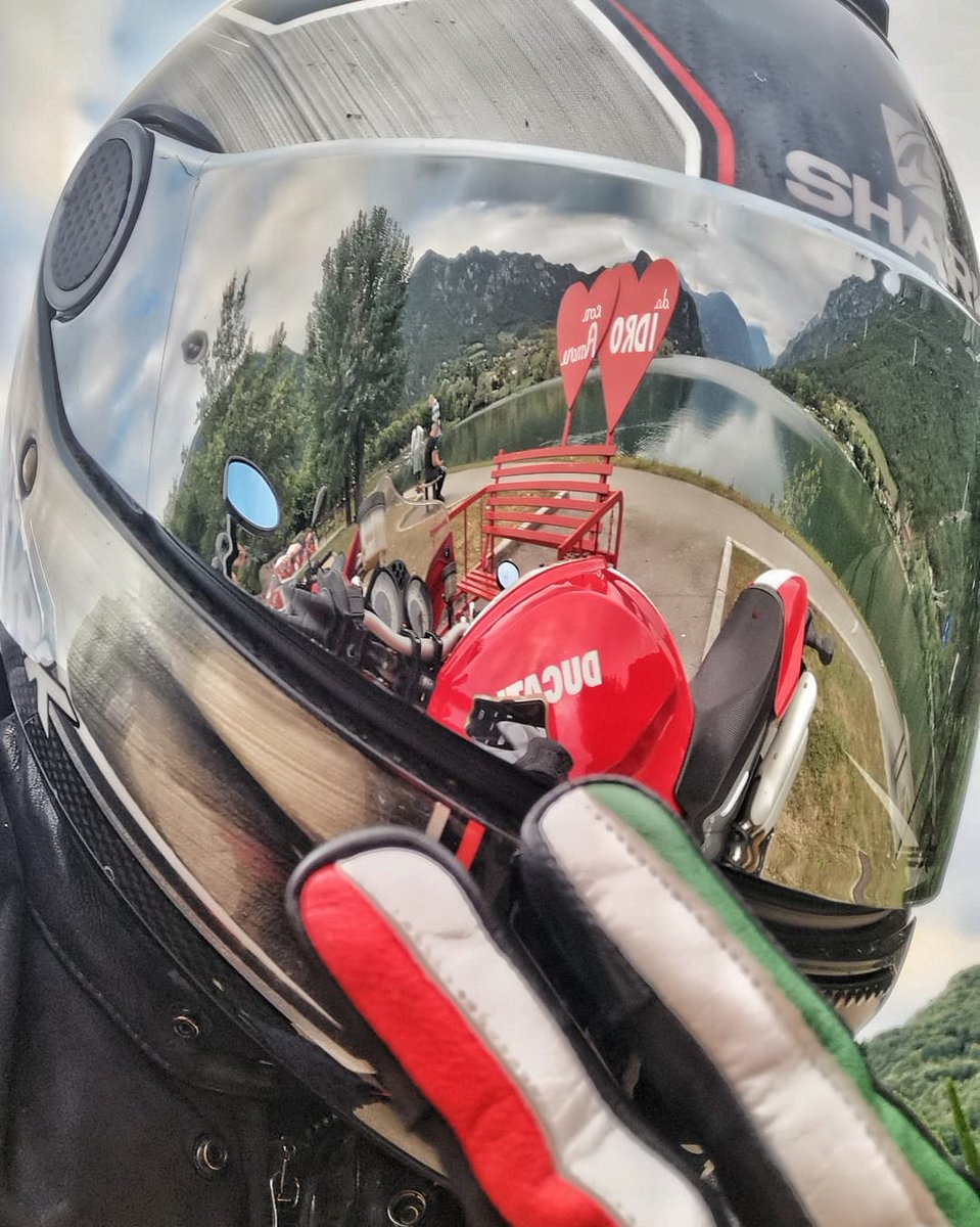 WeTheRidersWTR's tweet photo. 👋🏻 Hi #Riders, how are you? 😎 Have a nice #SafetySunday ❤️

🏞 These are nice shots by @il_cavaliere_senzatempo while visiting Lake Idro, a prealpine lake of glacial origin located in Province of #Brescia📍

📸 @il_cavaliere_senzatempo

#Ducati #Italia #Nature #Green #Italy https://t.co/DdREYgmbns