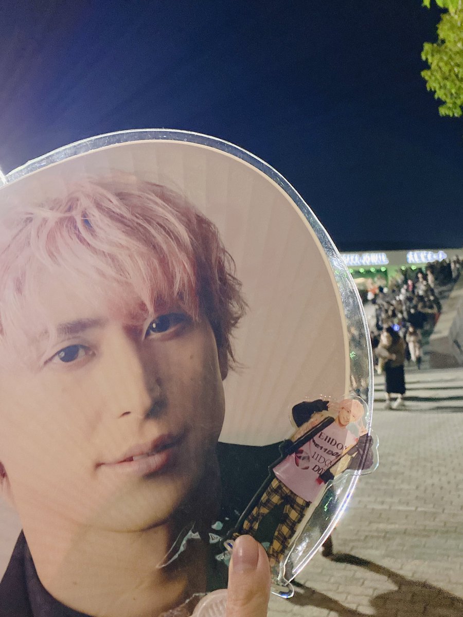 jumpyuya0924's tweet photo. SnowMan初現場🥰
JUMPや嵐を見るたんびに思ってたけどスノも実在してた😭
ラウちゃんの脚は長いし阿部ちゃんはあざといし☺️
早くDVD出ないかな〜😆💗💗 https://t.co/do17bVZpYy
