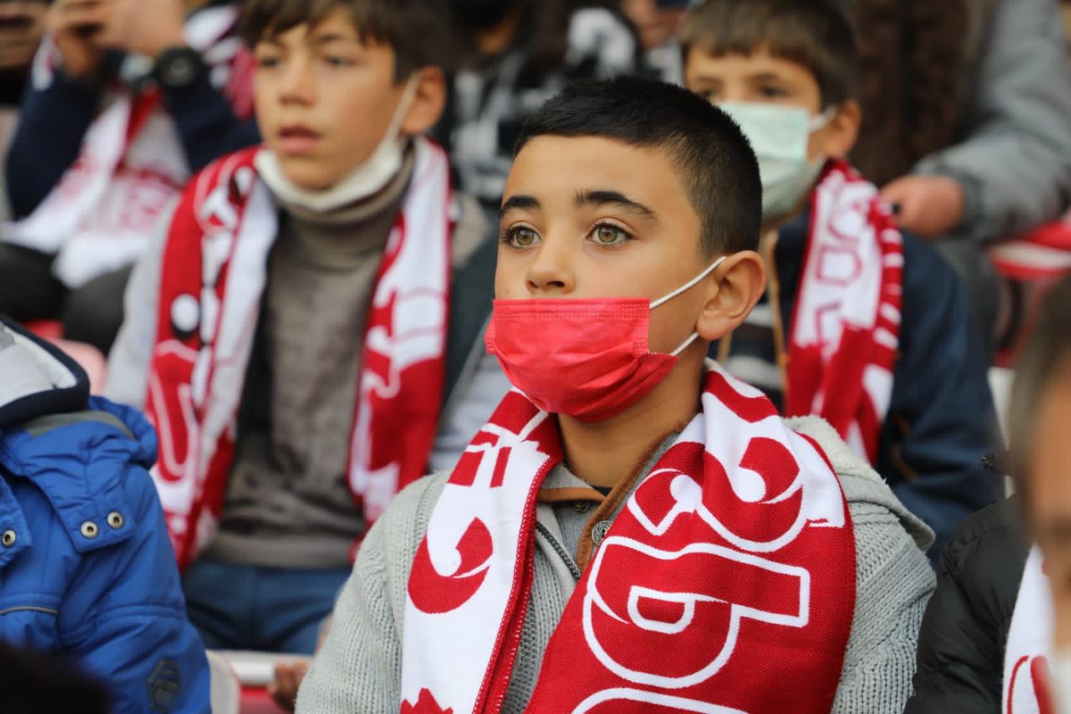 Kendileri küçük, heyecanları ve yürekleri büyük ‘Minik Yiğido’lar ile birlikte yeniden tribündeyiz.

Atakaş Hatayspor’u misafir ettiğimiz bu haftada, Demir Grup Sivasspor'umuza yürekten başarılar diliyoruz.

#GösterGücünü Yiğido!