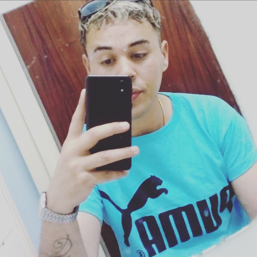 Davideco2's tweet photo. #NuevaFotoDePerfil https://t.co/DYgdggexf2