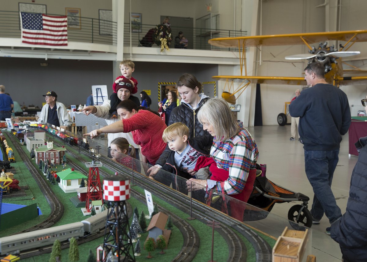 AvMuseumVB's tweet photo. LAST DAY for Planes, Trains and Santa!! Kids 17 and under get in FREE! Get your tickets: https://t.co/FOGnaLAcdl #MilitaryAviationMuseum #Santa #PicswithSanta #SantaClaus #Christmas #HappyHolidays #visitvirginia #virginiabeach #HamptonRoads #ToysforTots https://t.co/ydMrhMBIYj