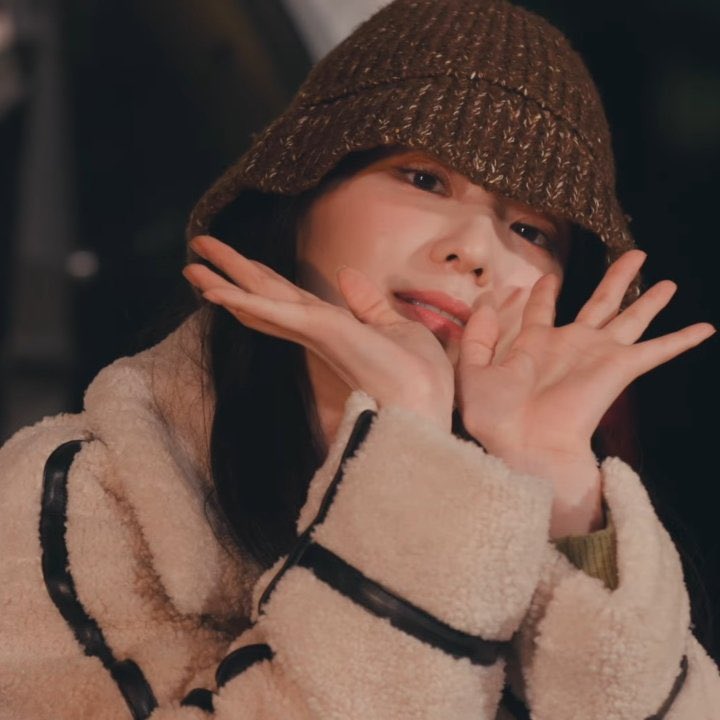 seulgchecksx's tweet photo. date night🎆 https://t.co/EtPPUsA0ki